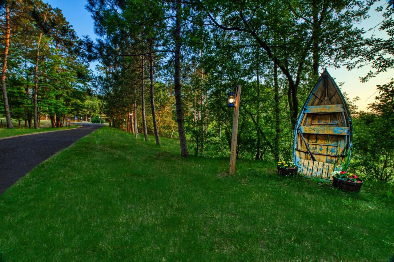 Edgewater Resort アイアンマウンテン エクステリア 写真